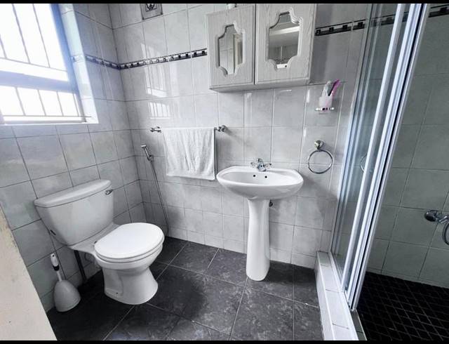 5 BEDROOM HOUSE FOR SALE IN OSLO BEACH